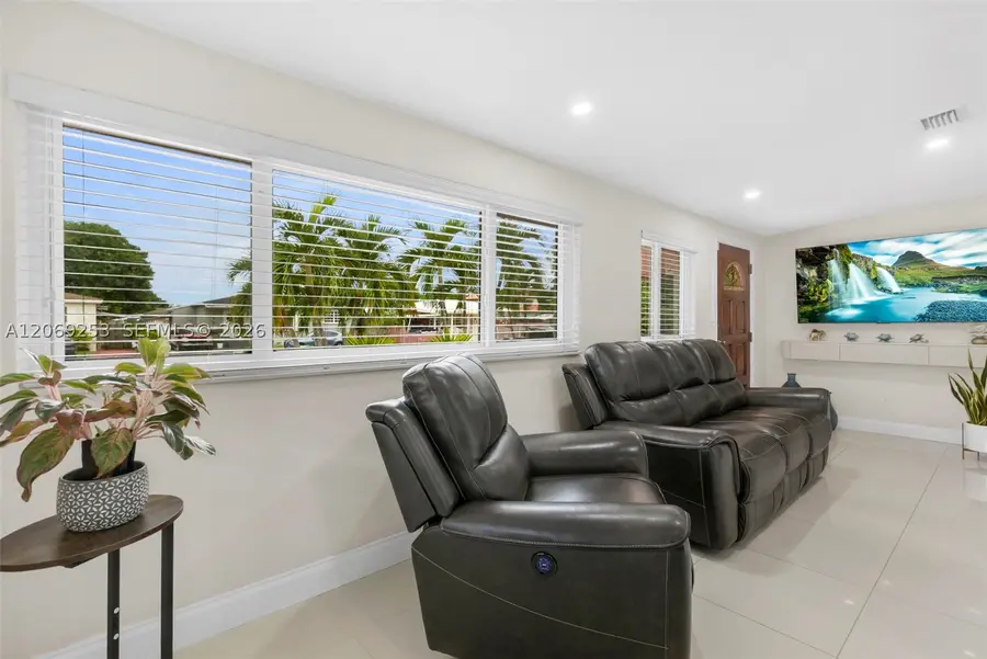 142 W 35th St, Hialeah, FL 33012 - #3