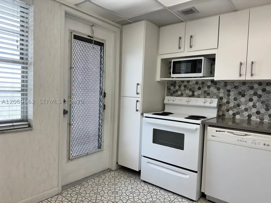 2950 N Palm Aire Dr #605, Pompano Beach, FL 33069 - #2