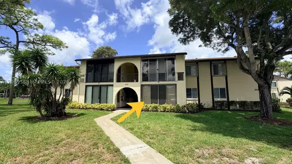 3561 Pine Tree Ct #D-1, Green Acres, FL 33463