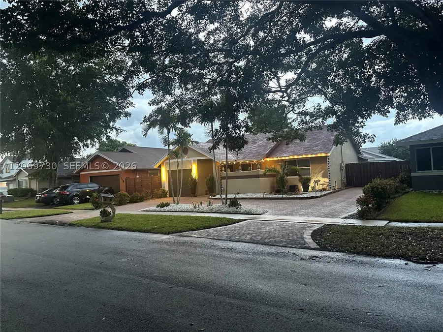 1051 SW 99th Ave, Pembroke Pines, FL 33025 - #3