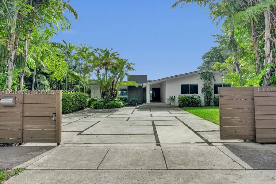 19231 NE 22nd Ave, Miami, FL 33180 - #2