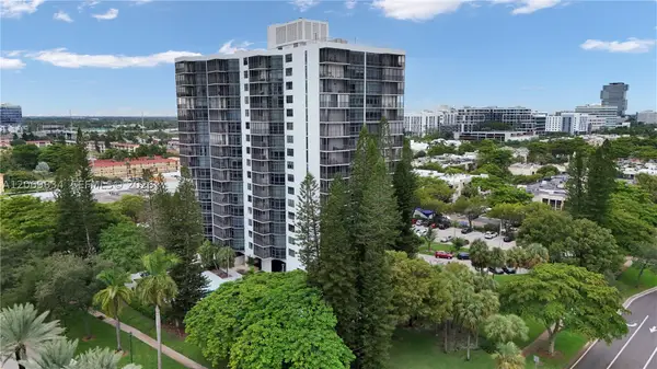20100 W Country Club Dr #204, Aventura, FL 33180