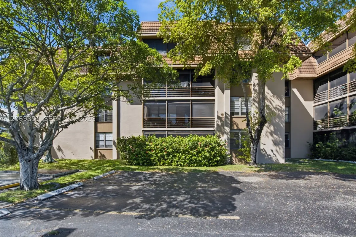 661 NE 195th St #104, Miami, FL 33179 - #1