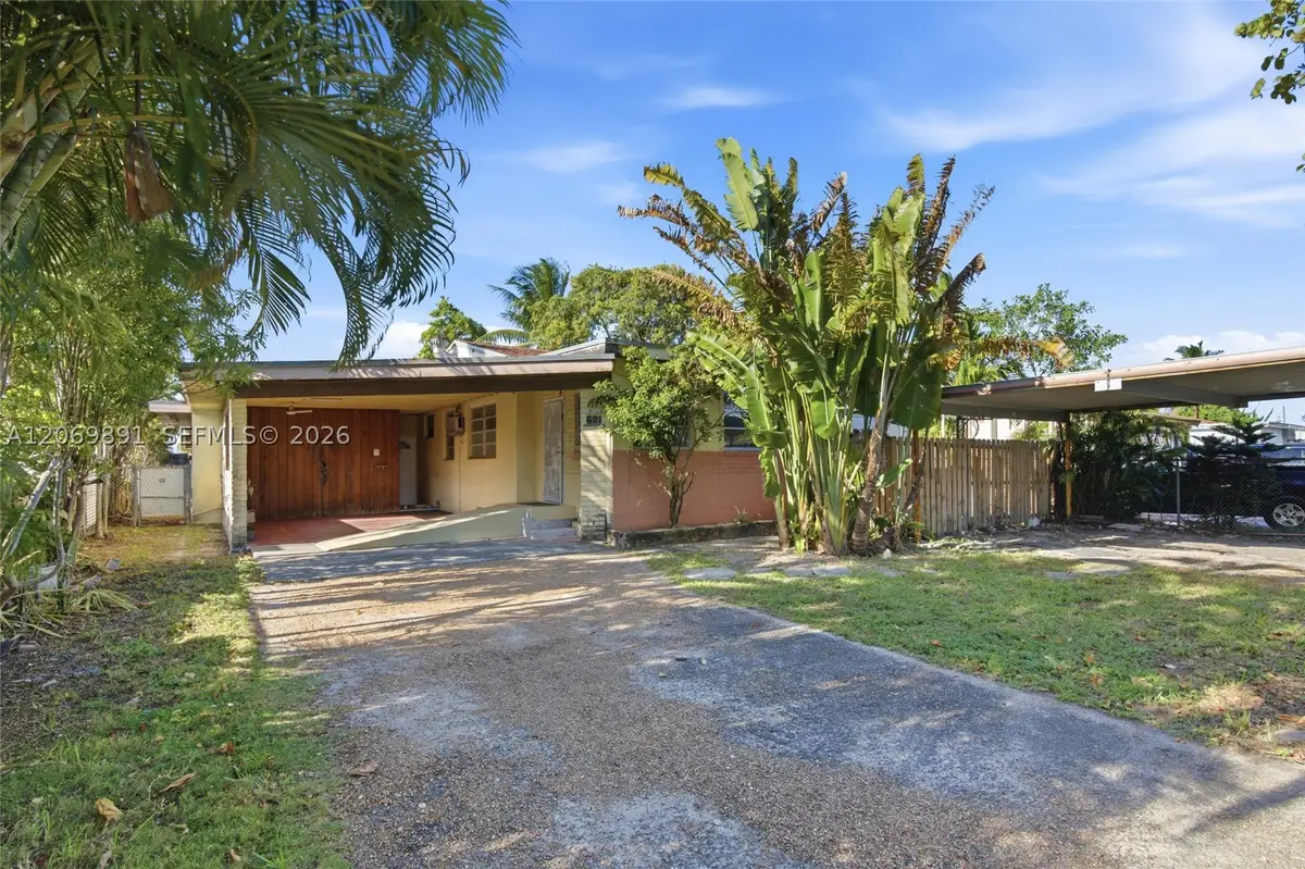 621 SE 4th St, Hialeah, FL 33010 - #1