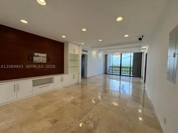90 Edgewater Dr #PH15, Coral Gables, FL 33133