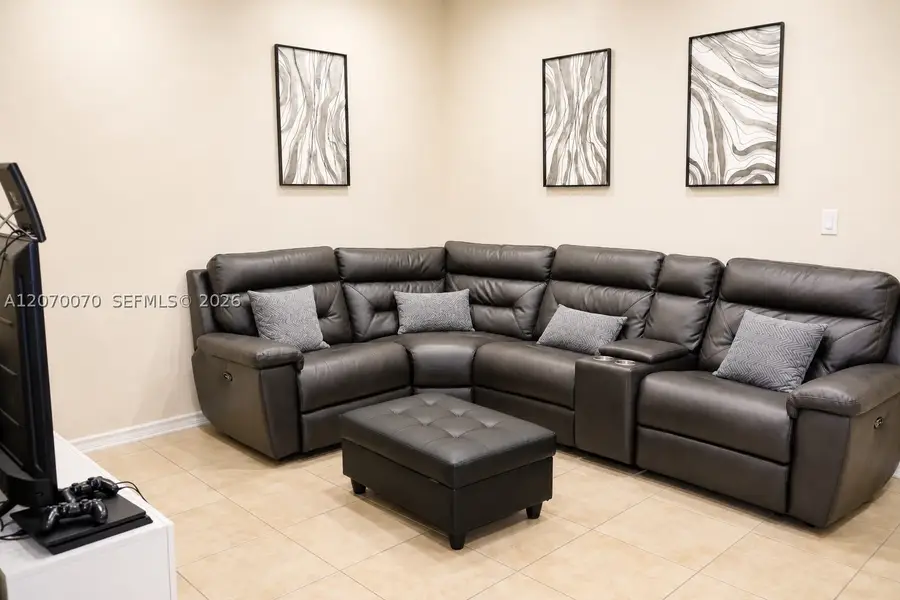 Address Withheld By Seller, Miami, FL 33185 - #3