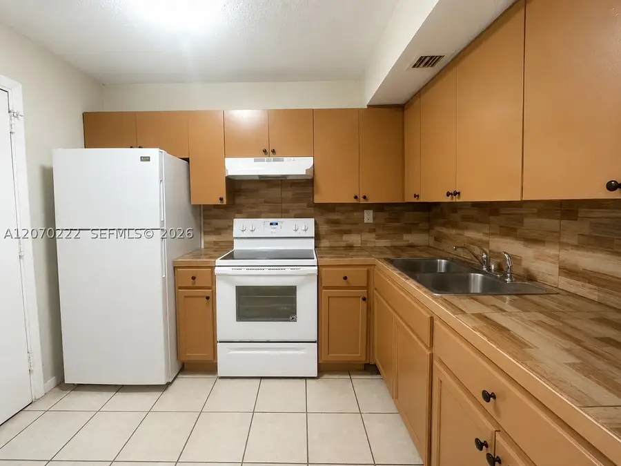 3600 NW 21st St #313, Lauderdale Lakes, FL 33311 - #2