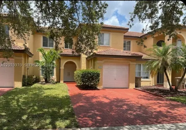 223 SW Maple Ter, Davie, FL 33325
