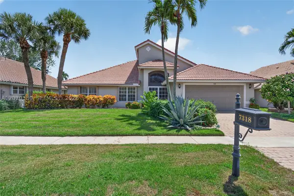 7318 Amber Falls Ln, Boynton Beach, FL 33437