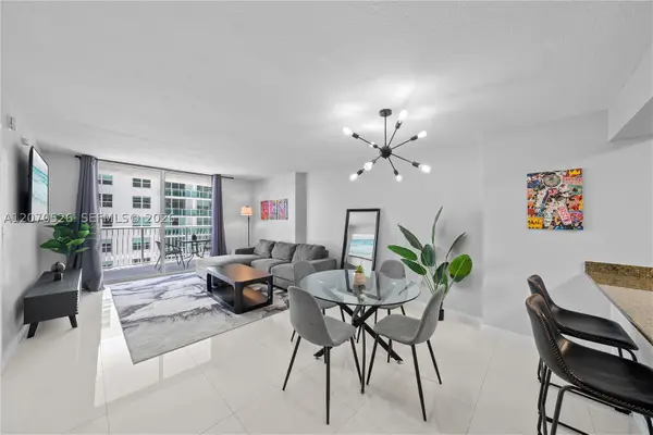 1200 Brickell Bay Dr #2205, Miami, FL 33131