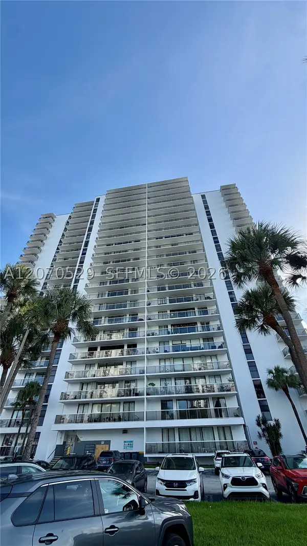 3701 N Country Club Dr #304, Aventura, FL 33180