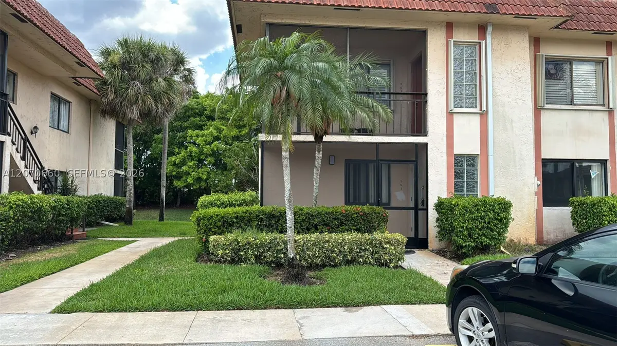 331 Lakeview Dr #101, Weston, FL 33326 - #1