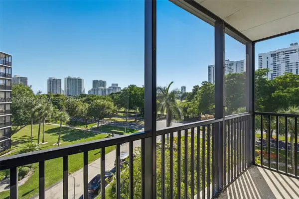 3401 N Country Club Dr #519, Aventura, FL 33180