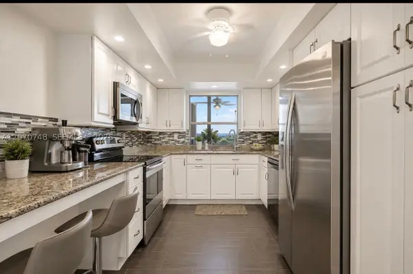 1000 Parkview Dr #715, Hallandale Beach, FL 33009