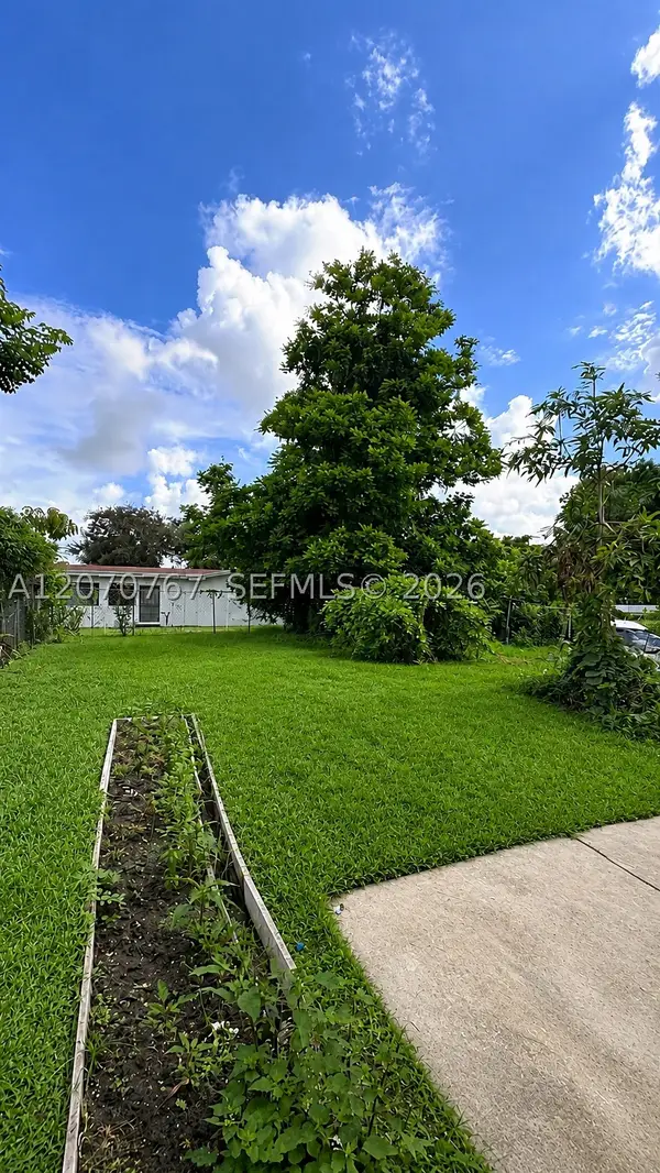 1935 NW 76th St, Miami, FL 33147