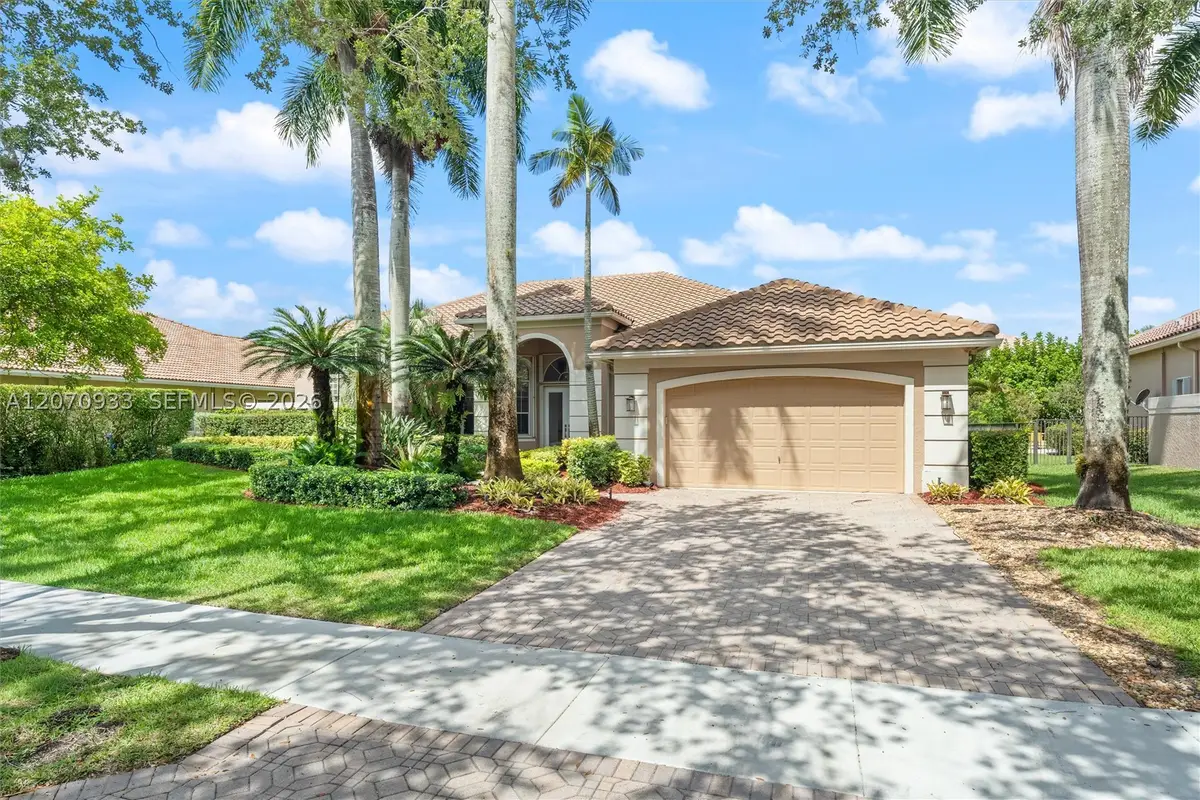 2733 Meadowood Dr, Weston, FL 33332 - #1