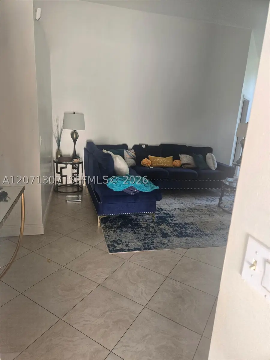818 E Palm Run Dr, North Lauderdale, FL 33068 - #2