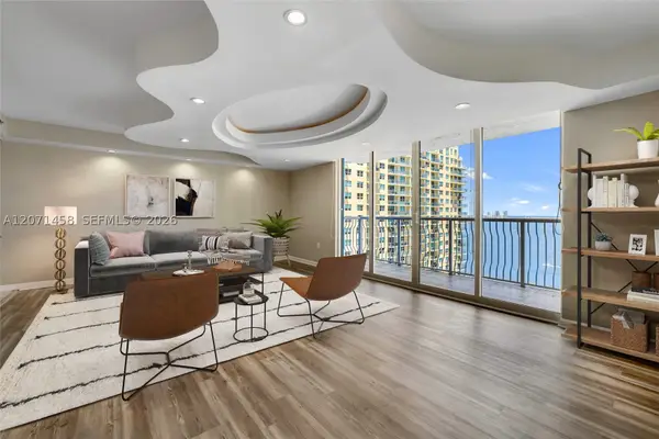 1200 Brickell Bay Dr #3001, Miami, FL 33131