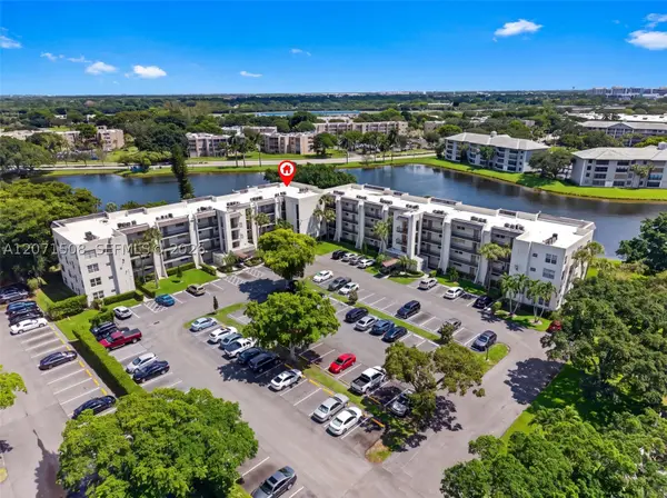9440 Poinciana Pl #302, Davie, FL 33324