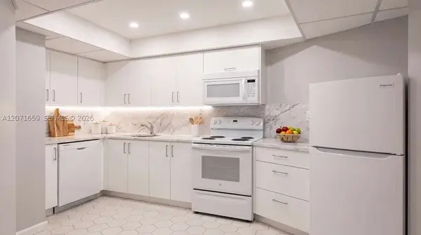 1000 Parkview Dr #511, Hallandale Beach, FL 33009