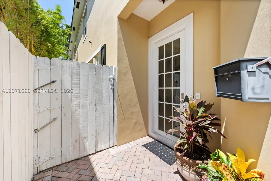 423 SW 16th St, Fort Lauderdale, FL 33315 - #2