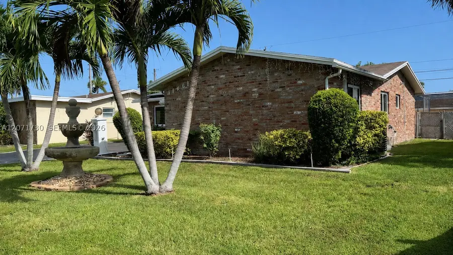 11461 NW 35th St, Sunrise, FL 33323 - #2
