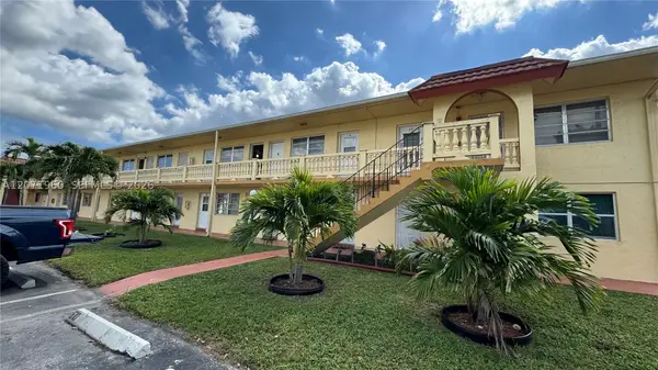 160 NE 203rd Ter #E20, Miami Gardens, FL 33179