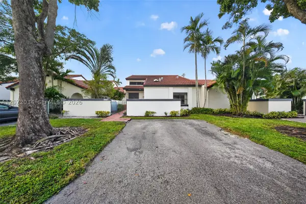 6637 NW 181st Ln, Hialeah, FL 33015