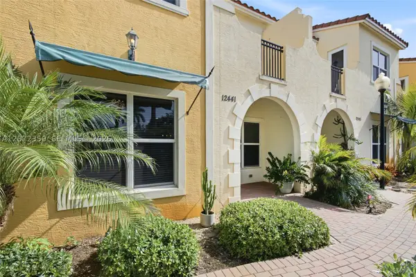 12441 NW 18th Ct, Pembroke Pines, FL 33028