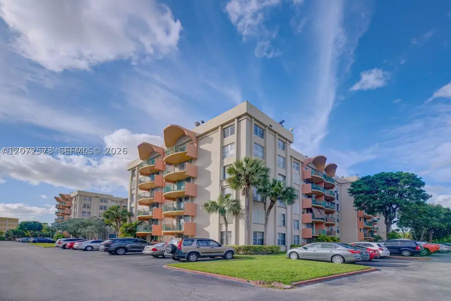 9320 Fontainebleau Blvd #215, Miami, FL 33172 - #2