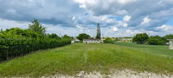 11821 SW 213th St, Miami, FL 33177