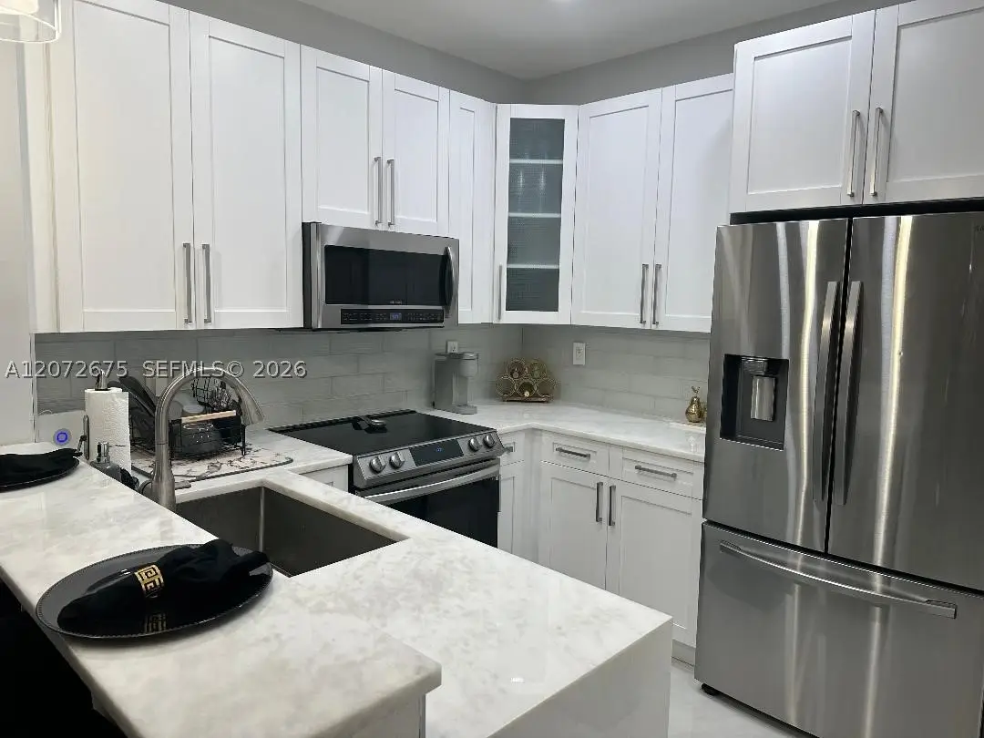 7690 S Southwood Cir, Davie, FL 33328 - #1