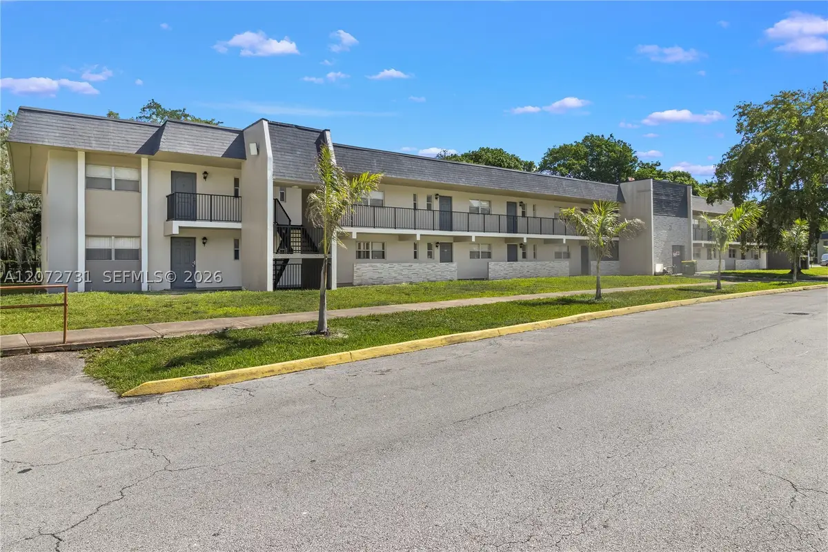 7925 Fairview Dr #105, Tamarac, FL 33321 - #1