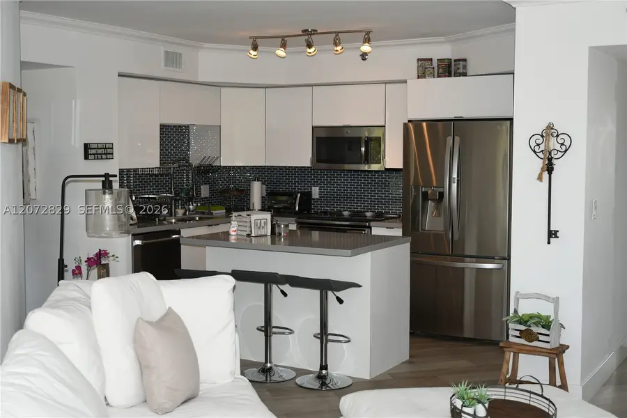 1000 E Island Blvd #303, Aventura, FL 33160 - #2