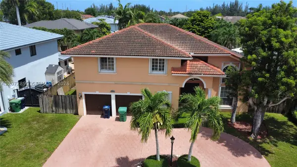 15867 SW 44th St, Miami, FL 33185