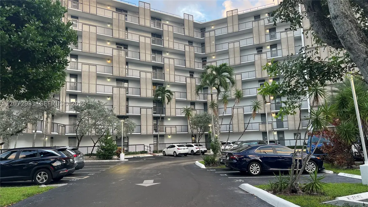 20500 W Country Club Dr #117, Aventura, FL 33180 - #1