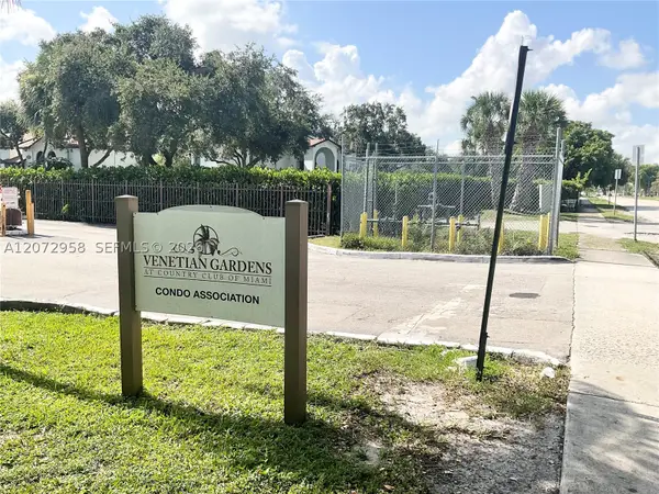 17901 NW 68th Ave #T207, Hialeah, FL 33015