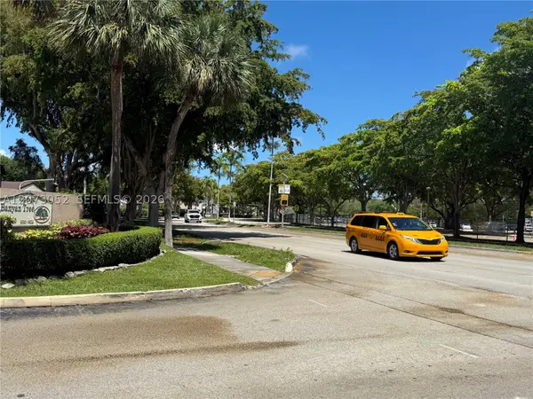 9716 Hammocks Blvd #101, Miami, FL 33196