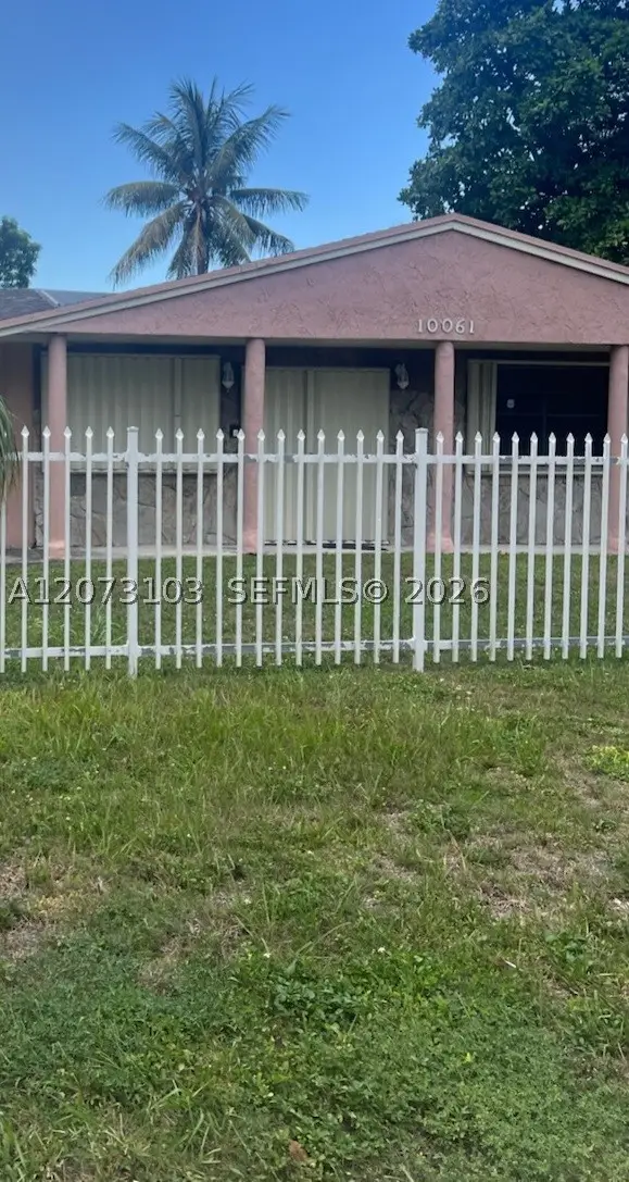 10061 E Hibiscus St, Palmetto Bay, FL 33157