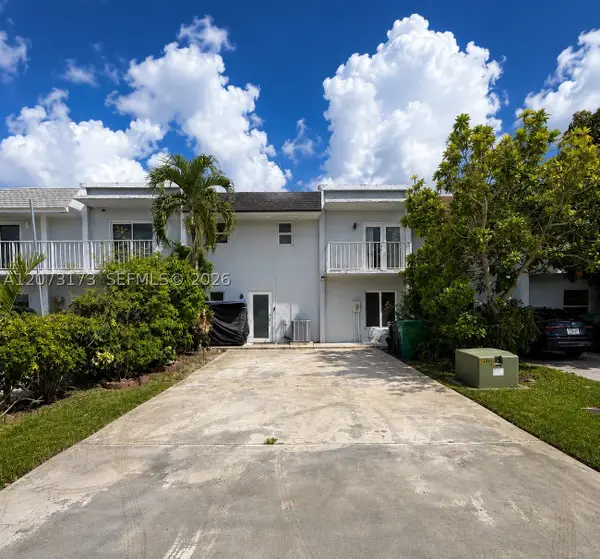 11221 SW 33rd Cir Pl, Miami, FL 33165