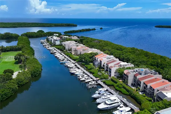 6200 SW 152nd St, Palmetto Bay, FL 33157