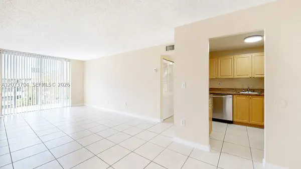 9360 Fontainebleau Blvd #510, Miami, FL 33172