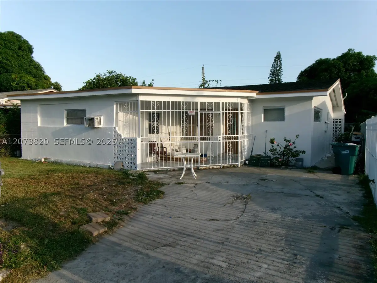 864 NW 116th St, Miami, FL 33168 - #1