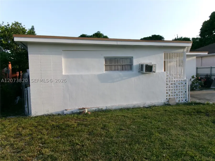 864 NW 116th St, Miami, FL 33168 - #2