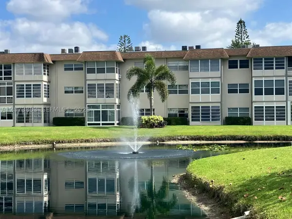 4800 NW 35th St #607, Lauderdale Lakes, FL 33319