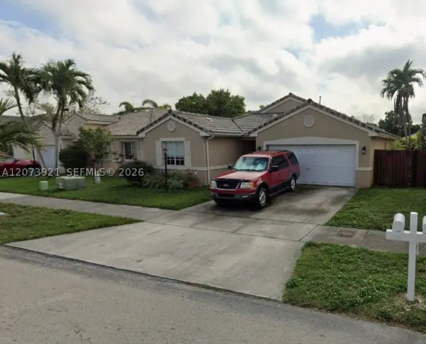 15840 SW 85th St, Miami, FL 33193