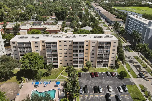 1001 NE 14th Ave #402, Hallandale Beach, FL 33009