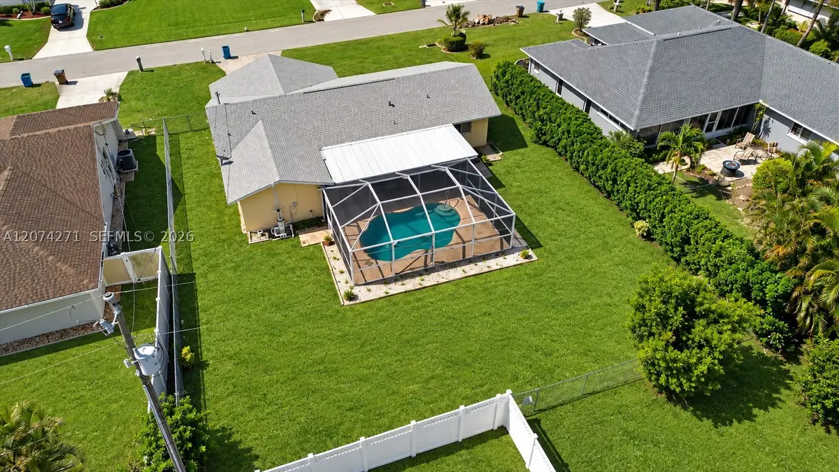 915 SE 20th St, Cape Coral, FL 33990 - #1