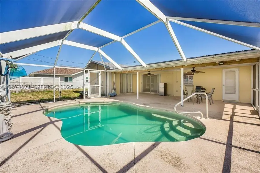 915 SE 20th St, Cape Coral, FL 33990 - #3