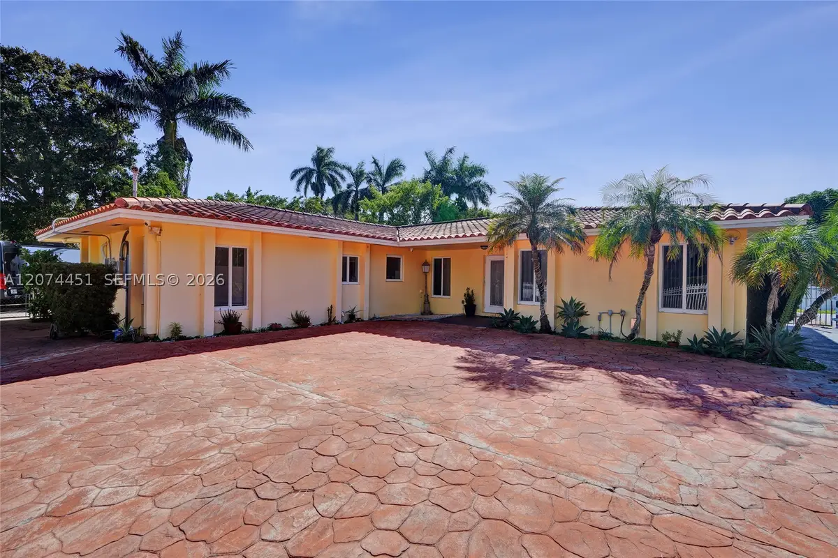 2 NE 160th St, Miami, FL 33162 - #1